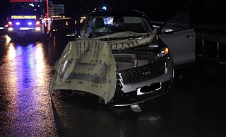 Der junge Fahrer des Kia Sorento wurde bei dem Unfall auf der A2 schwer verletzt. - Polizei