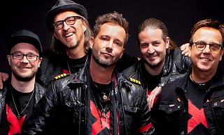 De Räuber in neuer Besetzung: Thommy Pieper (v. l.), Andreas „Schrader“ Dorn, Sven West, Martin Zänder und Kurt Feller. Gemeinsam will das Quintett den KuStall in Ottbergen rocken. Foto: Veranstalter - Veranstalter