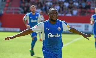 In zwei Zweitliga-Spielzeiten trug David Kinsombi das Trikot von Holstein Kiel. Und dabei hatte er reichlich Grund zum Jubeln. - Imago Images