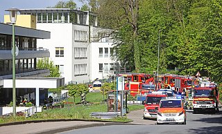 Die Freiwillige Feuerwehr Gadderbaum-Bethel ist sehr häufig im Stadtbezirk im Einsatz – wie hier bei einem Einsatz vor einem Krankenhaus. - Sarah Jonek