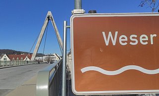 Die Weserbrücke in Höxter sorgt bei manch einem Unternehmer bereits für Albträume. - Svenja Ludwig
