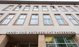 Kevin C. soll auf sein Opfer eingeprügelt haben, bis es bewusstlos war. Wegen dieser und weiterer Taten steht er aktuell vor dem Paderborner Landgericht. - Niklas Tüns (Archivfoto)