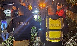 Die Polizei war bei dem "Aufmarsch" schnell vor Ort. - Piel