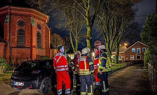 Lagebesprechung auf dem Einsatzgelände. - Paul Brinkmann