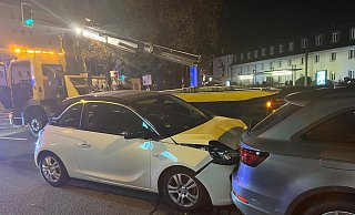 Nach dem Aufprall auf der Kreuzung in Schildesche war der Opel nicht mehr fahrbereit und musste abgeschleppt werden. - Paul Brinkmann