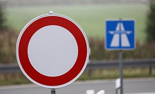 Für Bauarbeiten wird die Anschlussstelle Lichtenau der Autobahn 44 in drei Nächten gesperrt. (Themenbild) - picture alliance / Bernd Wüstneck