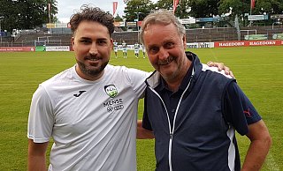 Erfolgstrainer trifft Kult-Trainer: FCG-Coach Julian Hesse begrüßte Peter Neururer im Heidewald, der in den 70er Jahren als Spieler dort Station gemach hatte. Foto: Gregor Winkler - Gregor Winkler