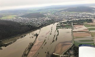 Die Godelheimer Seen als Seenlandschaft aus der Perspektive von Pilot Christopher Döring vom Verein Luftsport Höxter, der am 27. Dezember gegen 10.30 Uhr mit seinem Flugzeug über der überfluteten Region unterwegs war und fotografierte. - Christopher Döring