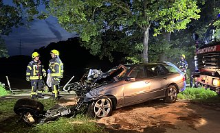Der lebensgefährlich verletzte Gütersloher wurde nach Versorgung durch den Rettungsdienst in eine Bielefelder Spezialklinik gebracht. - Thorsten Heß