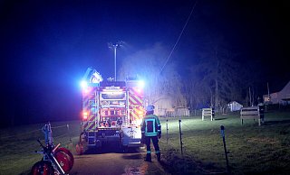 Die Herforder Feuerwehr konnte den nächtlichen Brand einer Gartenhütte auf einem Grundstück an der Talstraße schnell löschen. - Frank-Michael Kiel-Steinkamp