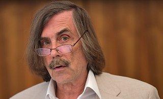 Zuletzt stand Güterslohs Bürgermeister immer wieder in der Kritik. Jetzt reagiert Norbert Morkes auf die Vorwürfe. - Andreas Frücht