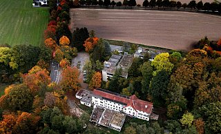 Interessenten für das untere Badehaus hätten laut Makler auch mit dem Hotelgebäude oben geliebäugelt. - Gerald Dunkel