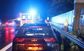 Bei dem Unfall auf der Autobahn A2 werden vier Personen leicht verletzt. - Claus Frickemeier