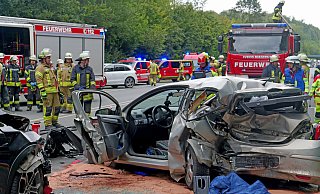 Bei einem Auffahrunfall auf der Landstraße 776 (Autobahnzubringer) in Fahrtrichtung Büren sind am Montagnachmittag drei Männer verletzt worden. - Ralph Meyer