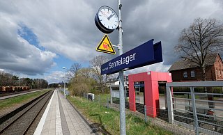 Nördlich des Bahnhaltepunktes in Sennelager und der Straße "Alte Waage" gibt es noch Freiflächen, die sich für eine Gewerbegebiet eignen könnten. - Hans-Hermann Igges