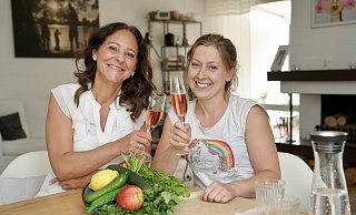 Erfüllen sich einen Traum: Vesna Liegmann (links) und Gina Alberts treten bei der Vox-Sendung „Das perfekte Dinner" in Bielefeld an. - Peter Unger