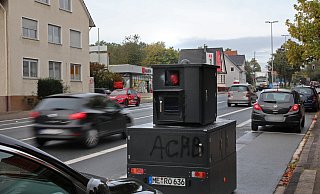 Auch an der gut ausgebauten Engerstraße hat der Blitzer der Stadt schon das Tempo kontrolliert. - Frank-Michael Kiel-Steinkamp