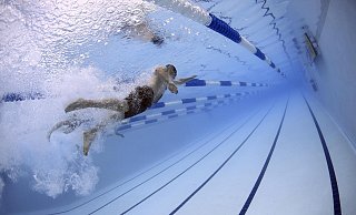 Die Kommunen wollen ihren Gasverbrauch um 20 Prozent reduzieren - auch bei dem Betrieb von Schwimmbädern soll gespart werden. - Anke Groenewold
