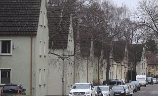 Insgesamt 38 Gebäude mit 270 Wohnungen hat die Heimstätte im Quartier Albert-Rusch-Straße. Nun sollen auch Flüchtlinge in die sanierungsbedürftigen Gebäude einziehen. - Jörg Stuke