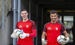 Hat allen Grund zur Freude: Leon-Oumar Wechsel (r.), hier mit seinem Torhüterkollegen Leon Tigges, ist zu einem DFB-Lehrgang eingeladen worden. - Joel Beinke