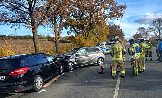Auf der B 7 kollidierten zwei Fahrzeuge auf gerader Strecke zwischen Ossendorf und Warburg. - Simone Flörke