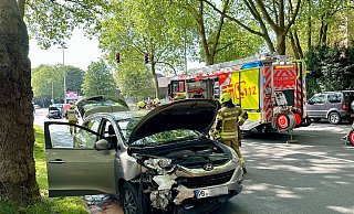 Beim Zusammenstoß von zwei Personenwagen auf dem Heierswall im Einmündungsbereich der Hathumarstraße wurde am Donnerstagnachmittag beide Fahrer verletzt. - Ralph Meyer