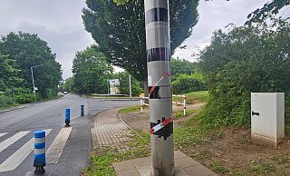 Der Blitzer an der Ravensberger Straße wurde erneut von Unbekannten beschädigt. - Alexandra Stratmeier