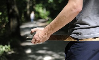 An einem See an der Boker Straße/Auf der Heide in Salzkotten soll sich der Verdächtige entblößt haben. - Birger Berbüsse