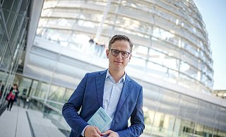 Der Paderborner Bundestagsabgeordnete und CDU-Vize Carsten Linnemann blickt in seinem neuen Buch „Die ticken doch nicht richtig“ auch aus Sicht der Bürger auf den Politikbetrieb in Berlin. - picture alliance