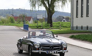 Zur 40. ADAC Linnenbauer Oldtimerfahrt zog es wieder viele Motorsportbegeisterte nach Herford. Exakt um 10.01 Uhr starteten die teils historischen Fahrzeuge am Bildungscampus. - Claus Frickemeier