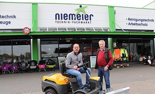 Im Familienunternehmen von Friedrich-Wilhelm Niemeier (r.) arbeitet mittlerweile auch Neffe Martin Niemeier (l.). - Celina Allard