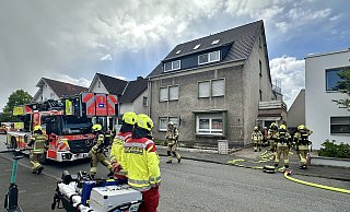 Mehr als 20 Feuerwehrleute sind am Nachmittag ins Paderborner Riemekeviertel ausgerückt. - Ralph Meyer