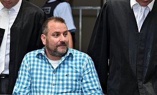 Wilfried W. beim Prozess im Oktober 2018 vor dem Landgericht Paderborn. Damals wurde er zu elf Jahren Haft verurteilt. Geht es nach der Staatsanwaltschaft Paderborn, wird er auch danach nicht freikommen. - Wilfried Hiegemann
