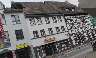Brandermittler und Versicherungssachverständige haben das Haus in der Westerbachstraße in Höxter am Mittwoch erneut besucht. - Svenja Ludwig