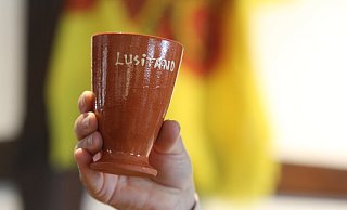 Das Casa Lusitano hat neues Terrakotta-Geschirr in Portugal anfertigen lassen. - Ulf Hanke