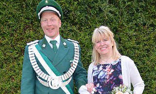 Raphael Grundmann regiert mit seiner Frau Annica den Bürgerschützenverein Henglarn. - Helga Kloppenburg