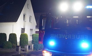 Rund 40 Einsatzkräfte waren in der Gartenstraße in Hiddenhausen im Einsatz. - FreitagTV