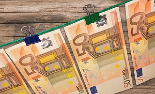 Die Herstellung von Falschgeld wird inzwischen nicht mehr mit dem Trocknen an der Wascheleine beendet. Die technischen Möglichkeiten der Fälscher sind heute sehr ausgefeilt. - Symbolfoto: Pixabay / Creative Commons