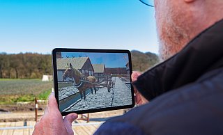 Die App lässt im Archäologiepark die Vergangenheit auferstehen. - LGS