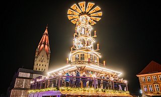 Ähnlich der begehbaren Weihnachtspyramide in Paderborn ist jetzt ein Modell auf dem Jahnplatz geplant. - Besim Mazhiqi