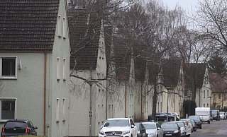 Insgesamt 38 Gebäude mit 270 Wohnungen hat die Heimstätte im Quartier Albert-Rusch-Straße. Der Immobilienfachmann Volker Eichener rät zu Abriss und Neubau. - Jörg Stuke