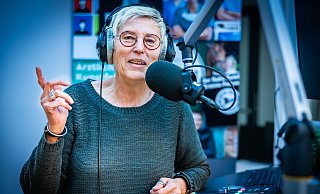 Birgitt Gottwald ist die Moderatorin des Podcasts "OstwestFälle" der Neuen Westfälischen. - Sarah Jonek Fotografie