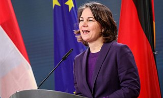 Die deutsche Außenministerin Annalena Baerbock (Bündnis 90/Die Grünen) reist zu ihrem Amtsanritt nach Amerika, um über den Ukraine-Konflikt zu sprechen. - picture alliance/dpa/afp-pool
