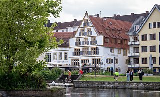 Wird es wärmer, zieht es die Menschen vor allem an den Wochenenden in das Paderquellgebiet. - Niklas Tüns (Archivfoto)