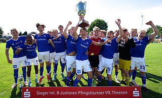 Fußball: 47. Pfingstturnier der B-Jugend beim VfL Theesen - Peter Unger