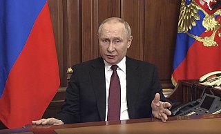 Die Aufnahme zeigt den russischen Präsidenten Wladimir Putin bei einer Ansprache in der Nacht auf Donnerstag. - AFP