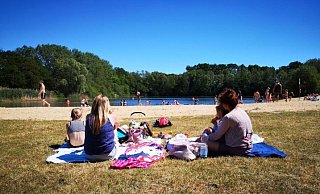 Die Badesaison am Naturbadesee läuft noch bis Ende August. Das Areal im Hiller Norden ist allerdings ganzjährig ein beliebtes Ausflugsziel. - Carsten Korfesmeyer