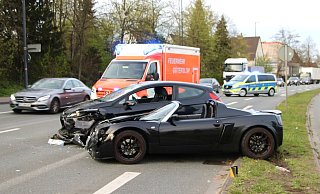 Der Opel musste einem anderen Fahrzeug ausweichen und geriet so in den Gegenverkehr. - Thorsten Heß