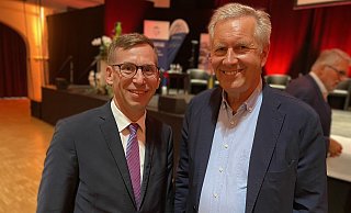 Tobias Scherf (l.) und Christian Wulff. Die Einladung wurde schon im Vorjahr ausgesprochen. - Stadt