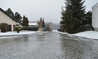 Einige Straßen können glatt sein. - Symbolbild: Pixabay